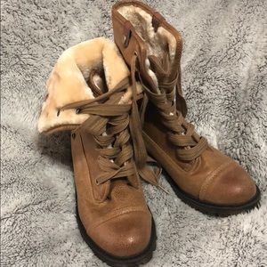 Roxy fur lined boots size 7.5
